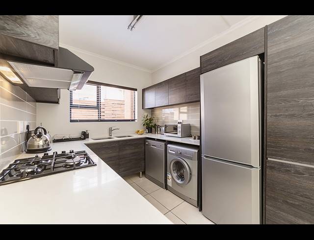 3 BEDROOM APARTMENT TO LET IN OLIVEDALE